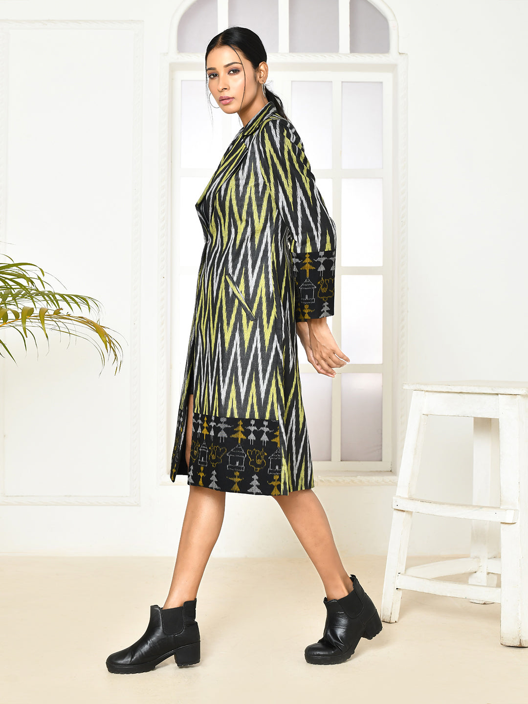 ZERESOUQ-Bia-Black-Handloom-Ikkat-Printed-Trench-Coat