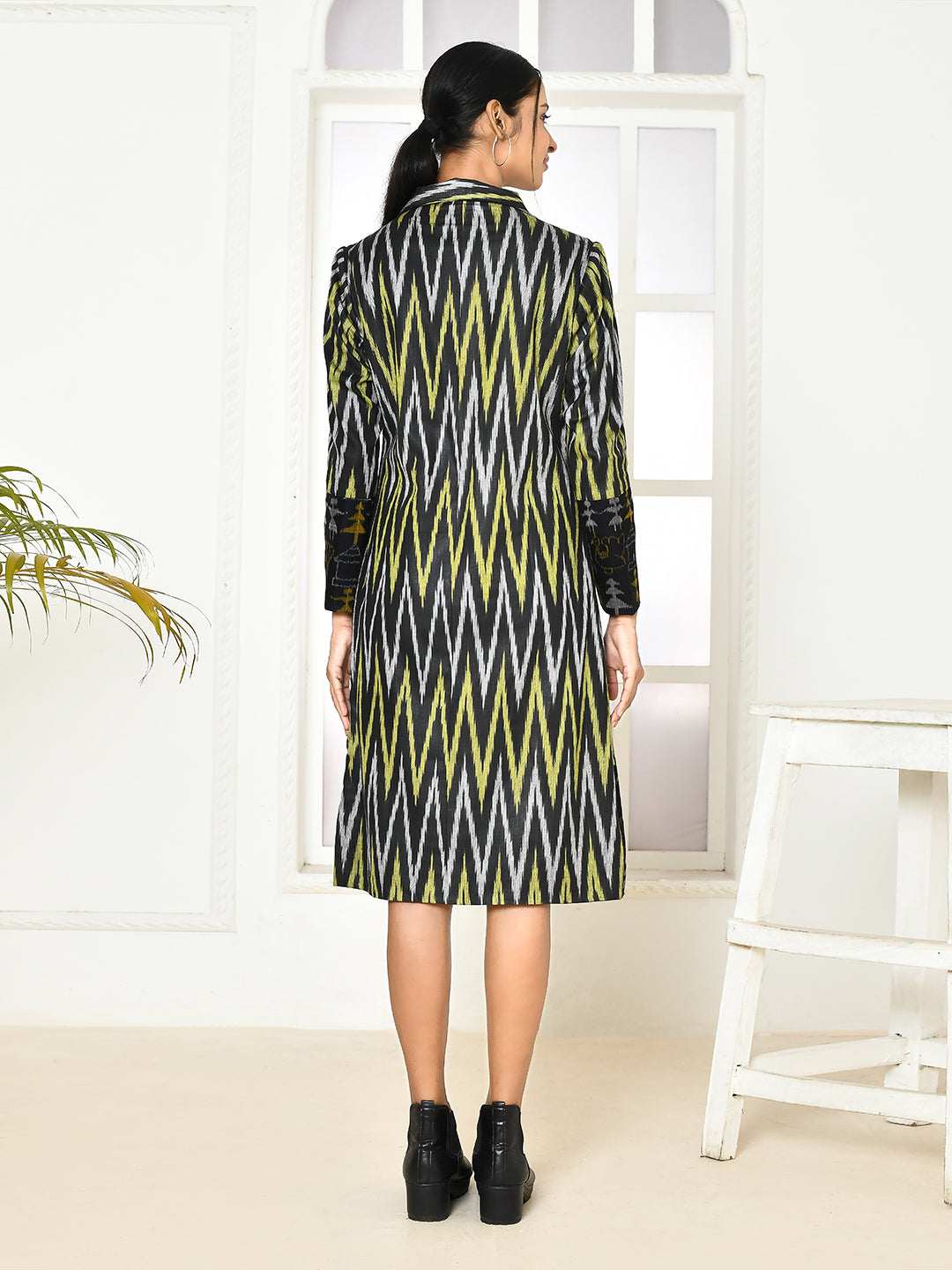 ZERESOUQ-Bia-Black-Handloom-Ikkat-Printed-Trench-Coat