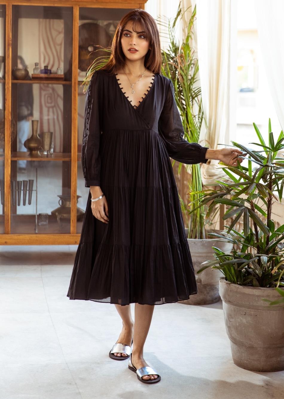 Black Loop Detailed Full Sleeves Midi Dress