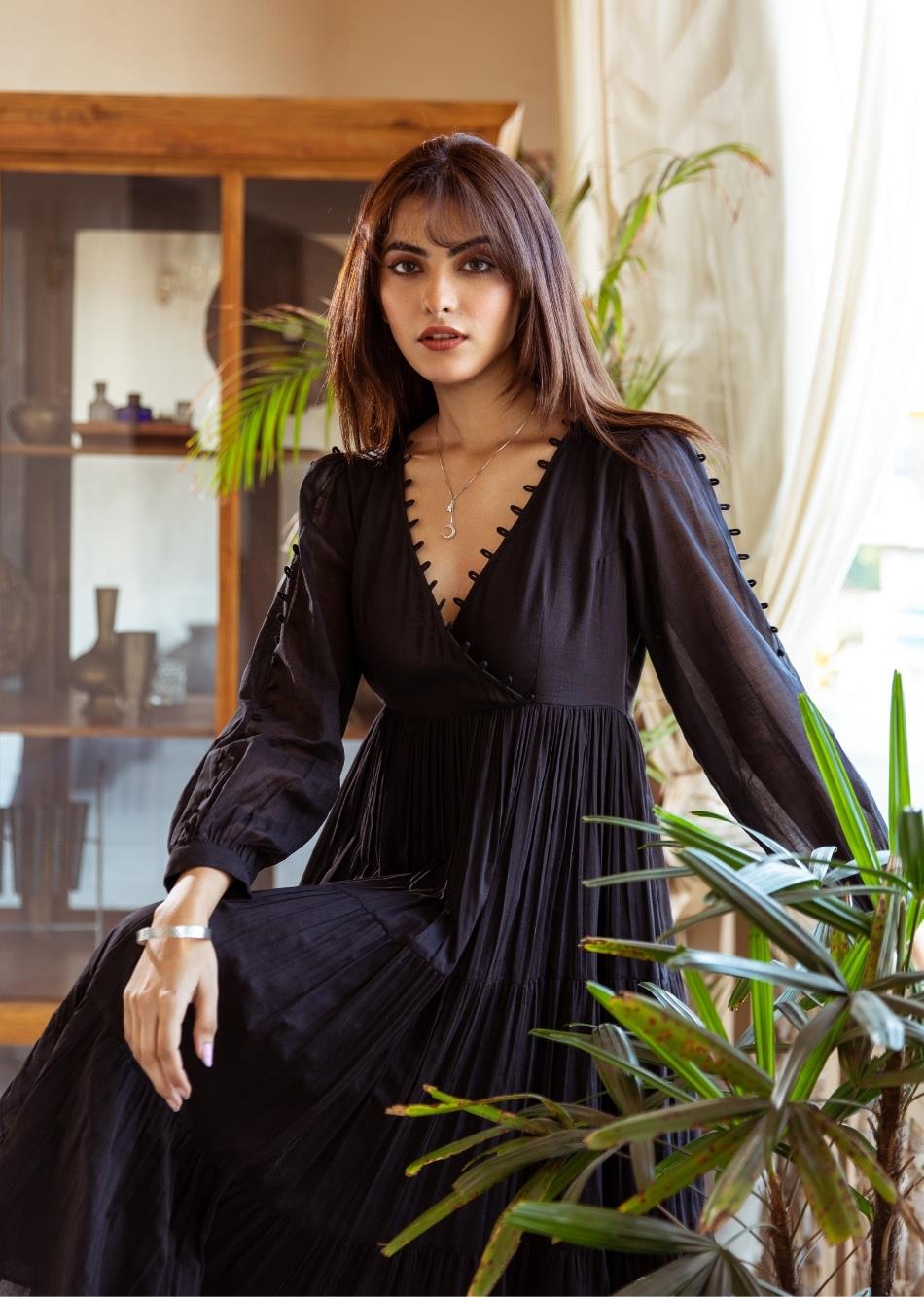 Black Loop Detailed Full Sleeves Midi Dress
