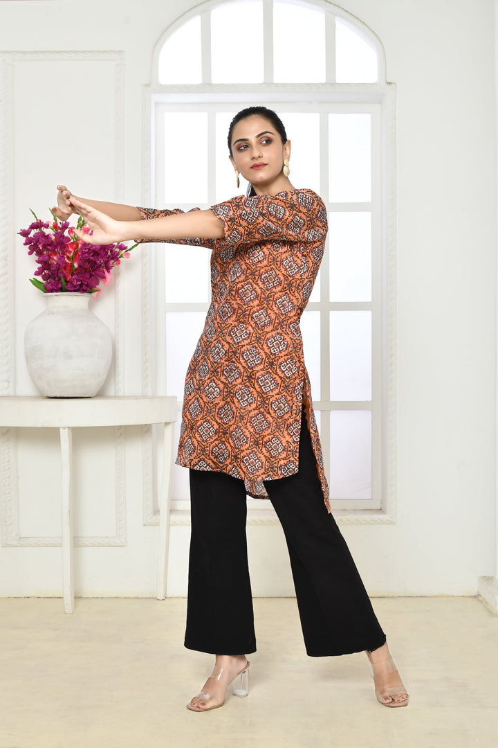 ZERESOUQ-Dark-Peach-&-Black-Chanderi-Silk-Sleeveless-Tunic-Top