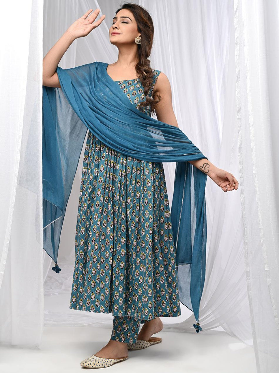 Fulwari-Pleated-Anarkali-Kurta-Set-&-Dupatta