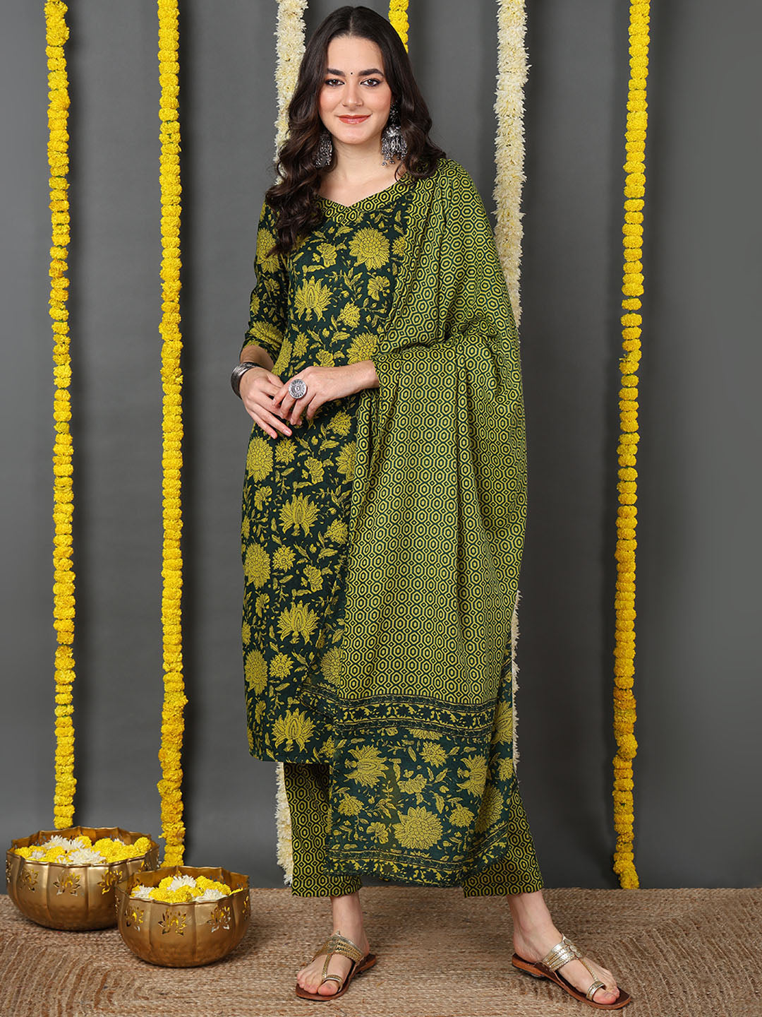 ZERESOUQ-Green-Cotton-Blend-Floral-Printed-Straight-Kurta-Trouser-With-Dupatta