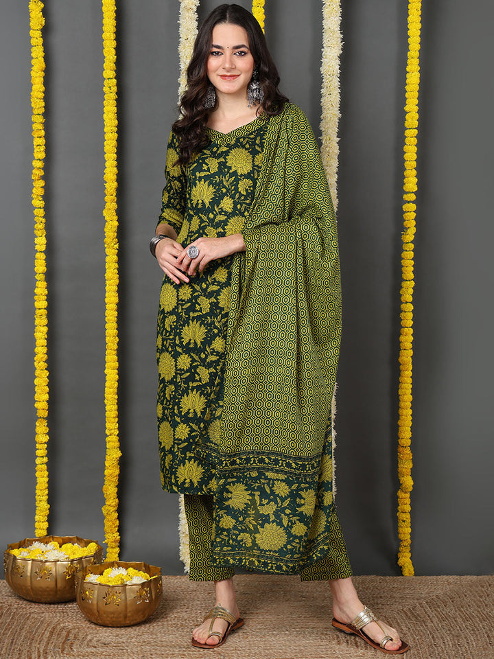 ZERESOUQ-Green-Cotton-Blend-Floral-Printed-Straight-Kurta-Trouser-With-Dupatta