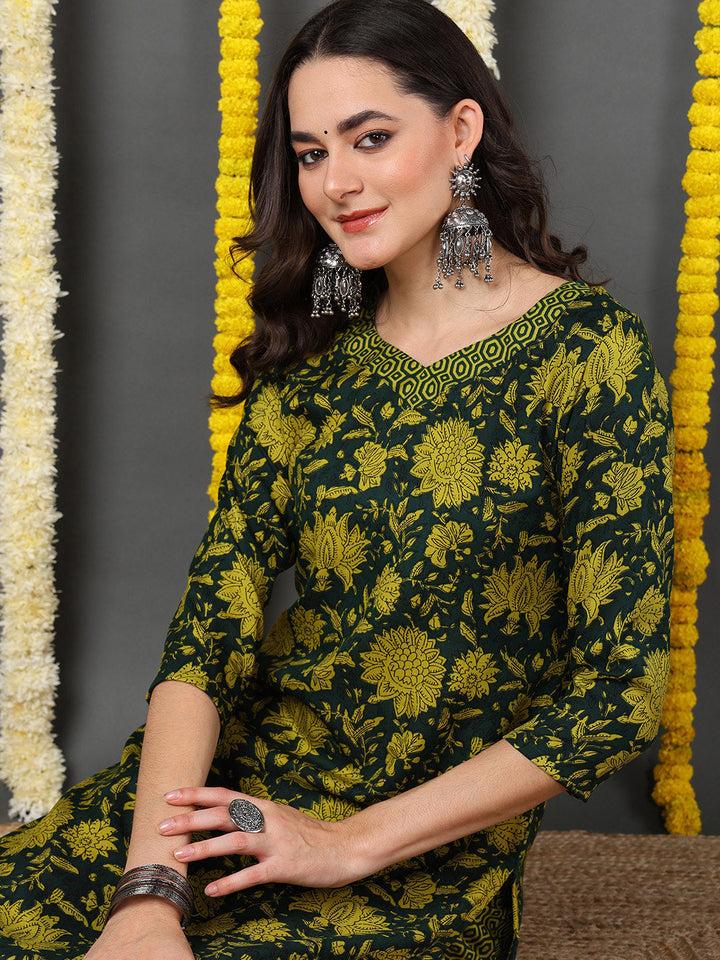 ZERESOUQ-Green-Cotton-Blend-Floral-Printed-Straight-Kurta-Trouser-With-Dupatta