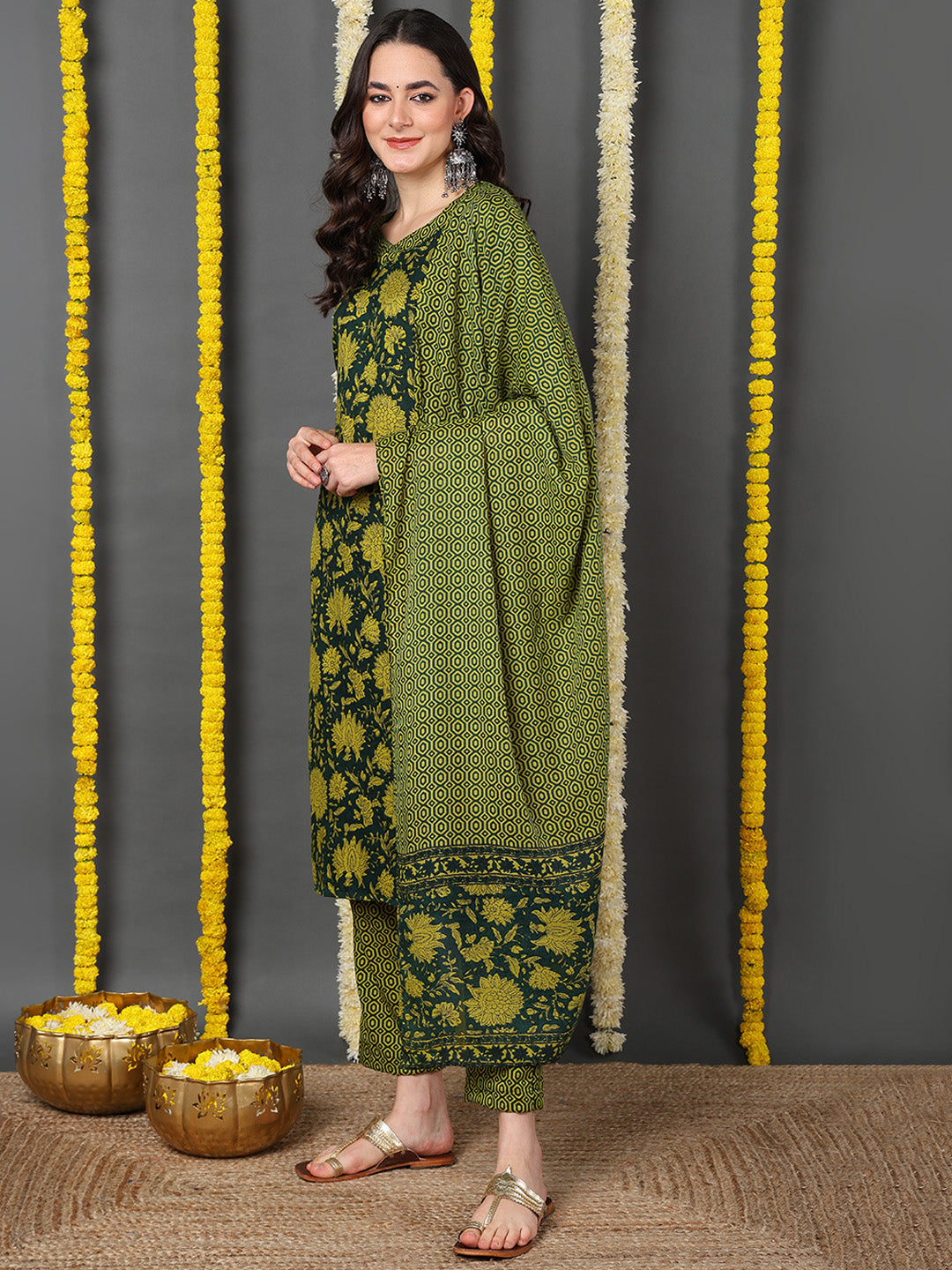 ZERESOUQ-Green-Cotton-Blend-Floral-Printed-Straight-Kurta-Trouser-With-Dupatta