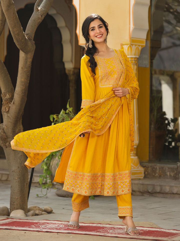 Isbah-Yellow-Naira-Cut-Kurta-Set-&-Dupatta