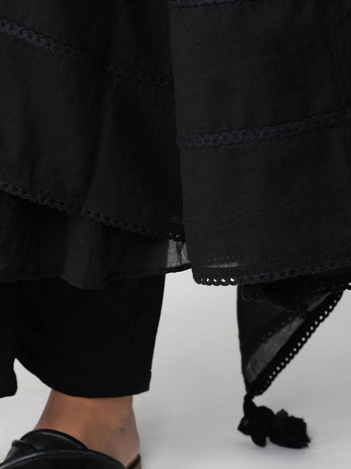Manika-Black-Gathered-Anarkali-Kurta-Set