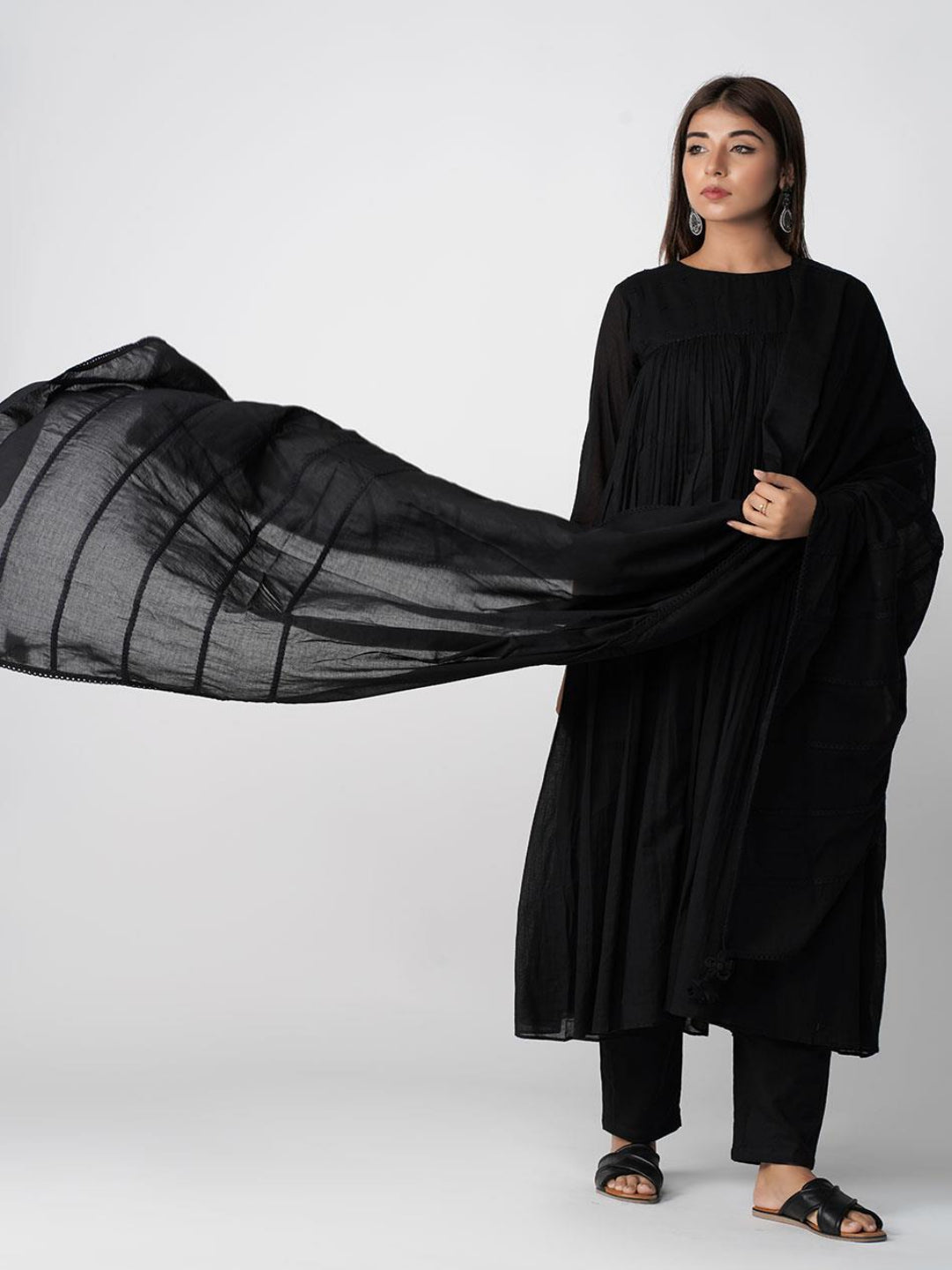 Manika-Black-Loose-Fit-Anarkali-Kurta-Set