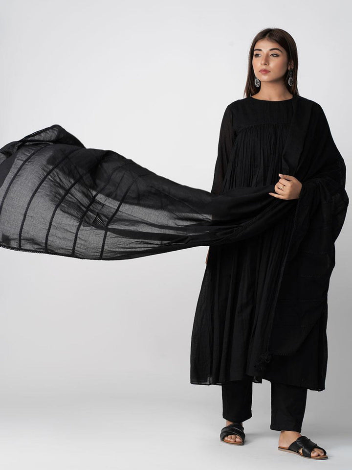 Manika-Black-Loose-Fit-Anarkali-Kurta-Set