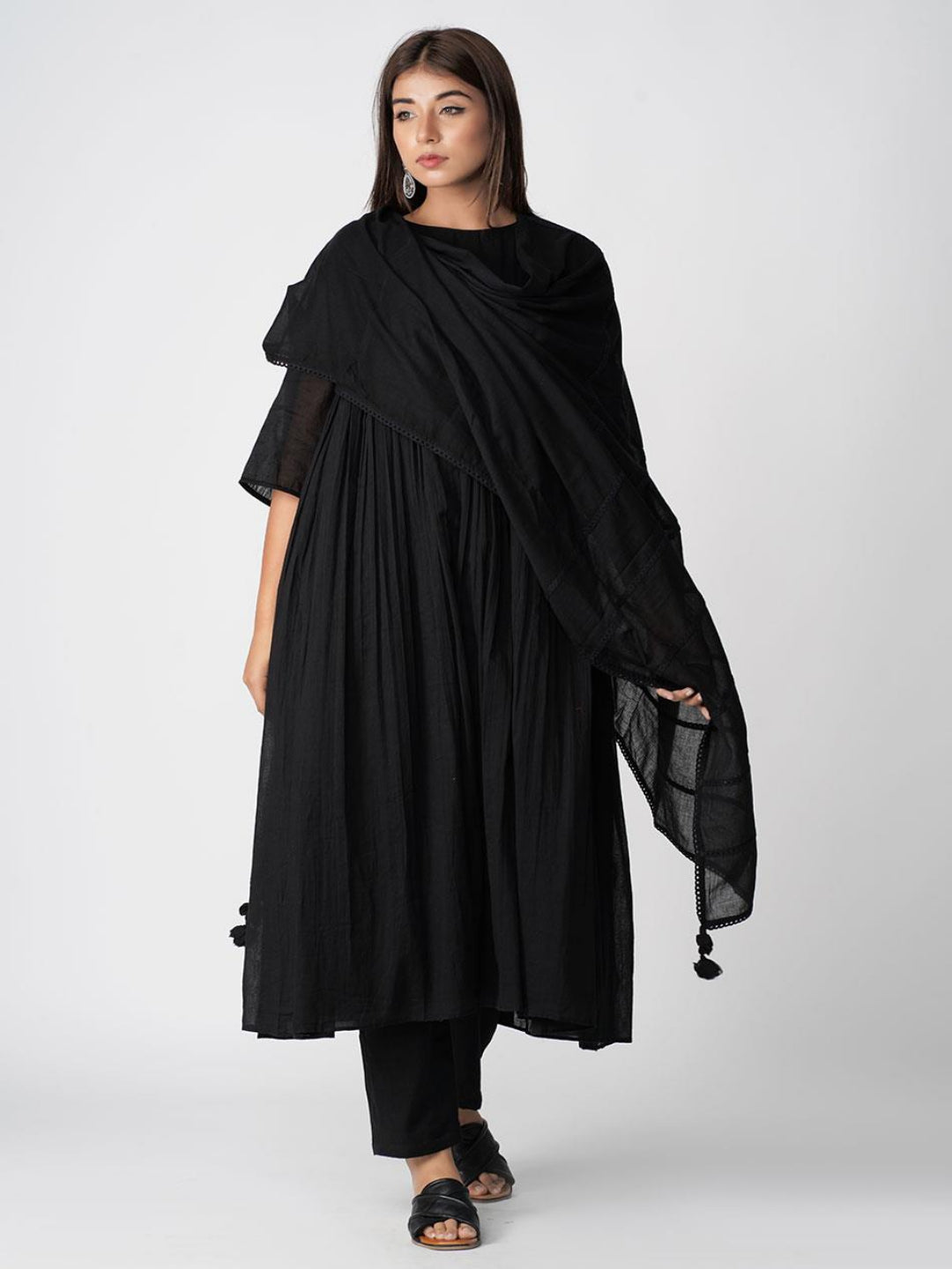 Manika-Black-Loose-Fit-Anarkali-Kurta-Set