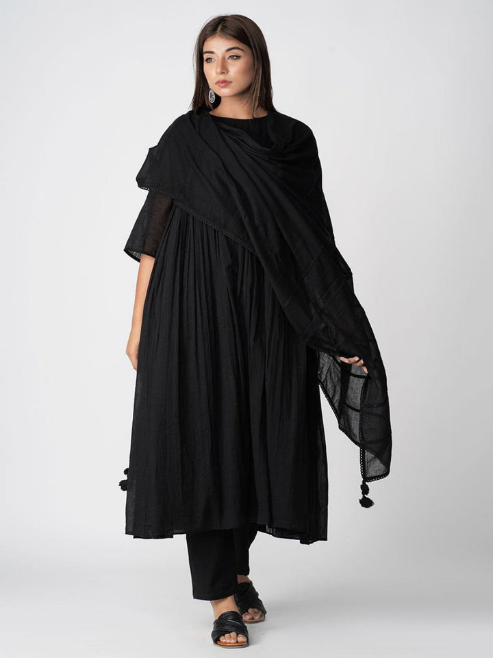 Manika-Black-Loose-Fit-Anarkali-Kurta-Set