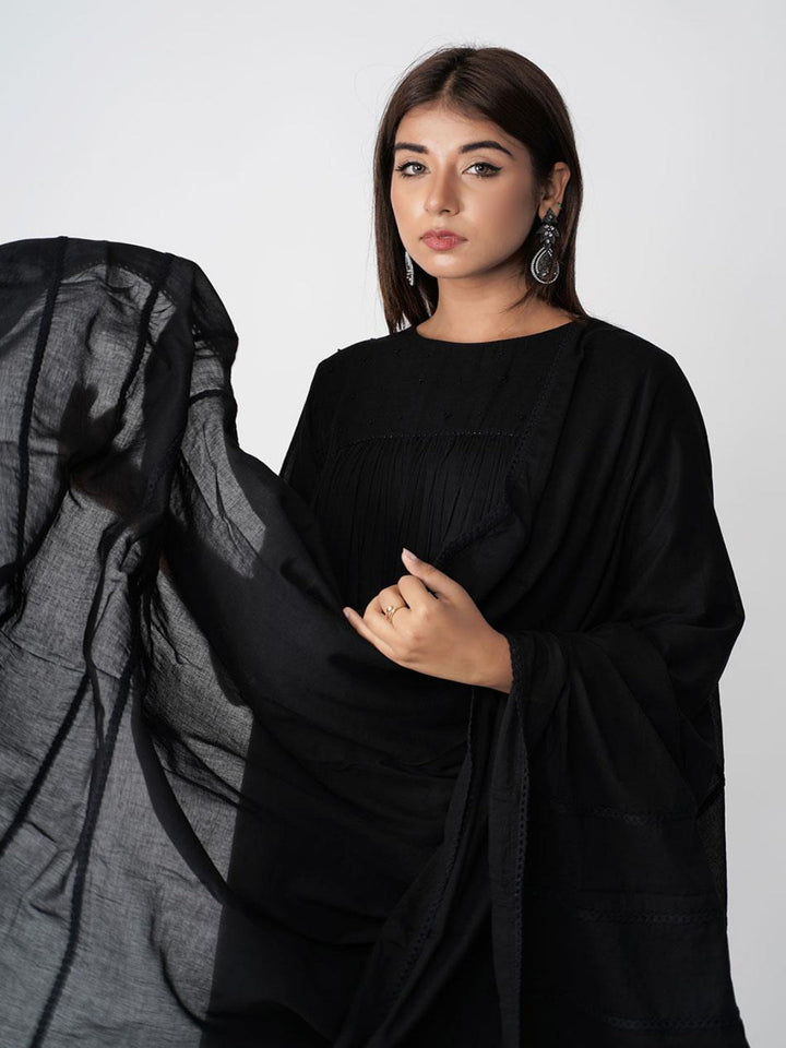 Manika-Black-Loose-Fit-Anarkali-Kurta-Set