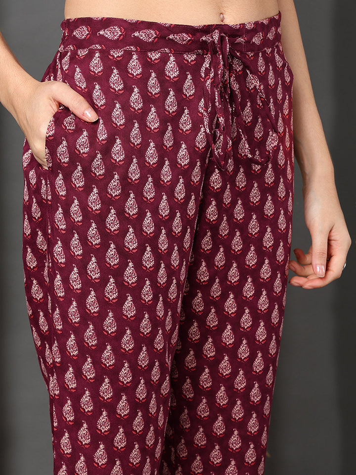 ZERESOUQ-Maroon-Cotton-Blend-Floral-Printed-Straight-Kurta-Trouser-With-Dupatta