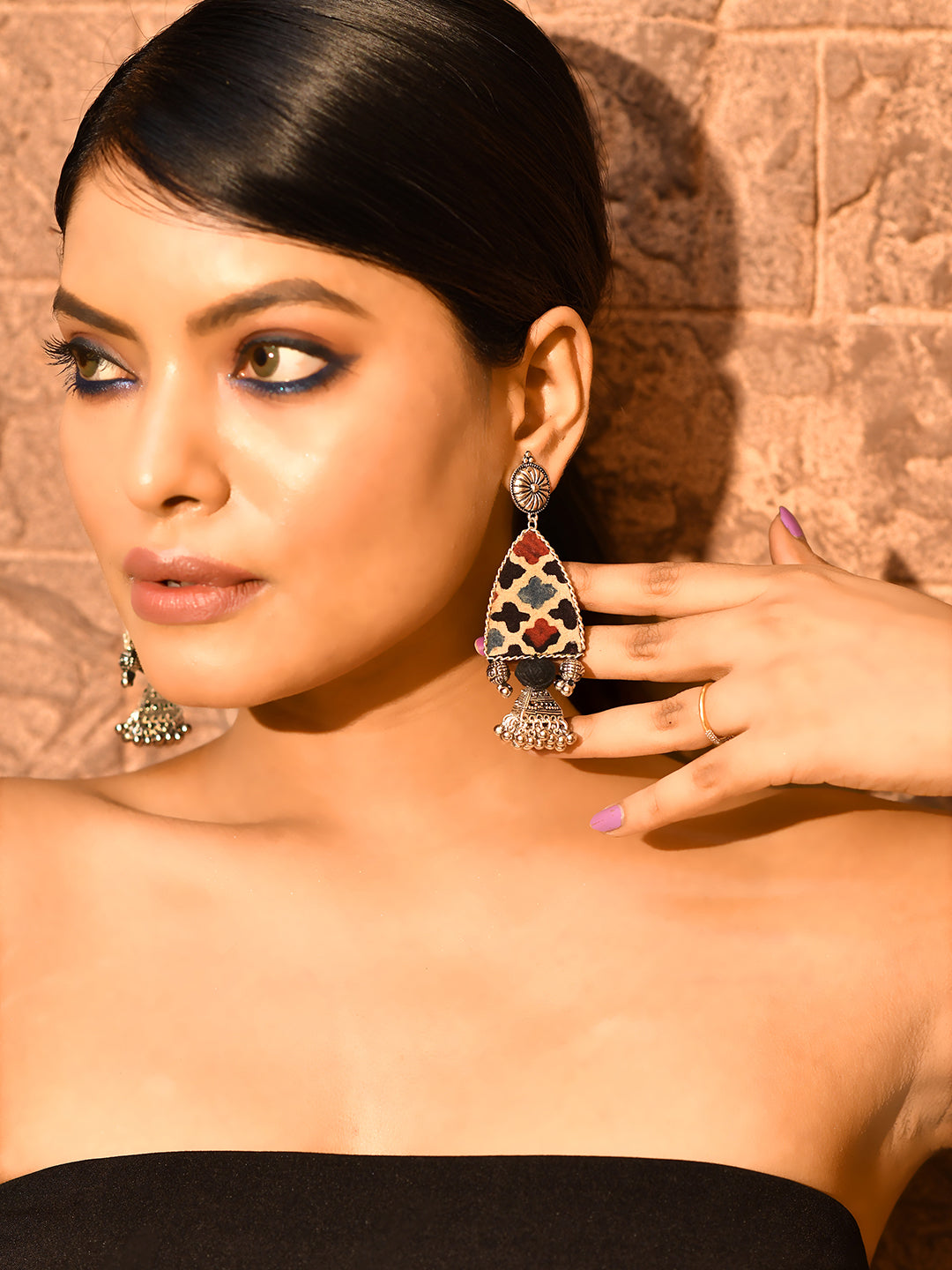 ZERESOUQ-Nea-Zoi-Black-Checkered-Handmade-Jhumka
