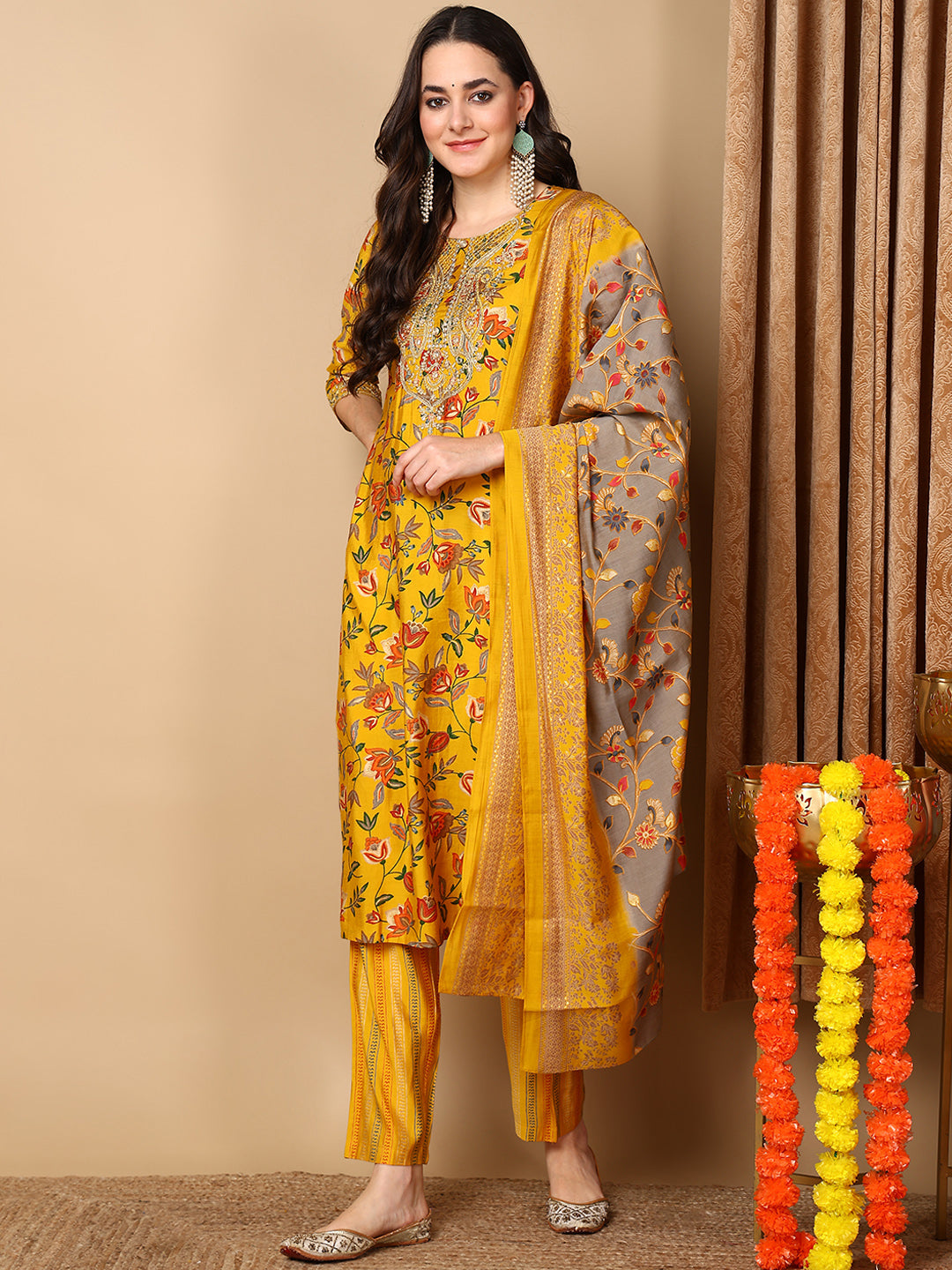 ZERESOUQ-Yellow-Silk-Blend-Floral-Printed-Straight-Kurta-Trouser-With-Dupatta