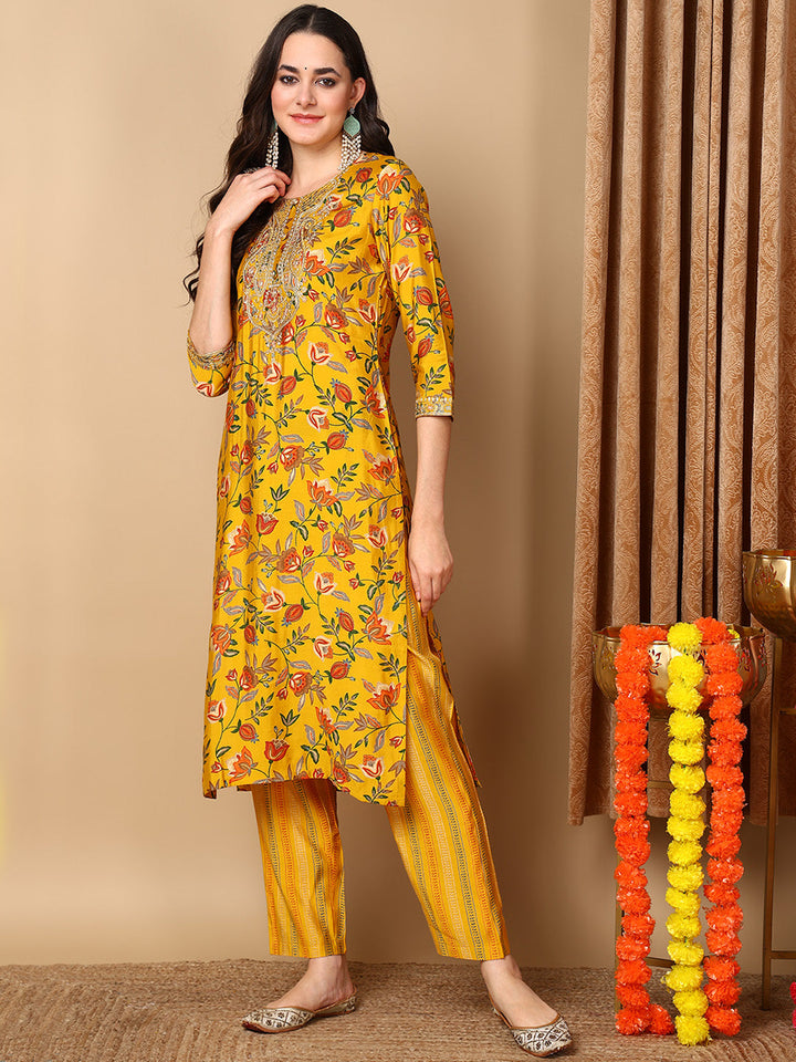 ZERESOUQ-Yellow-Silk-Blend-Floral-Printed-Straight-Kurta-Trouser-With-Dupatta