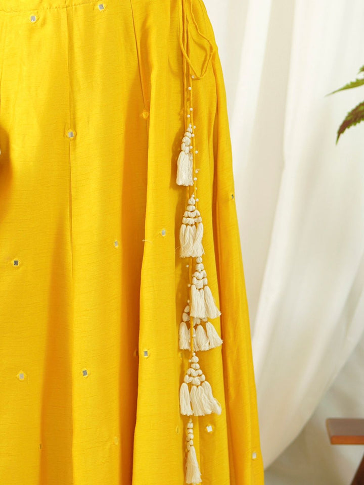 Yellow-Silk-Lehenga-&-Muslin-Leheriya-Dupatta
