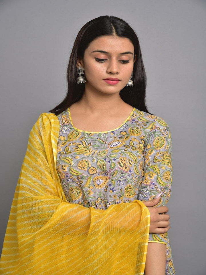 Grey Floral Kurta Pant & Lehriya Dupatta Set