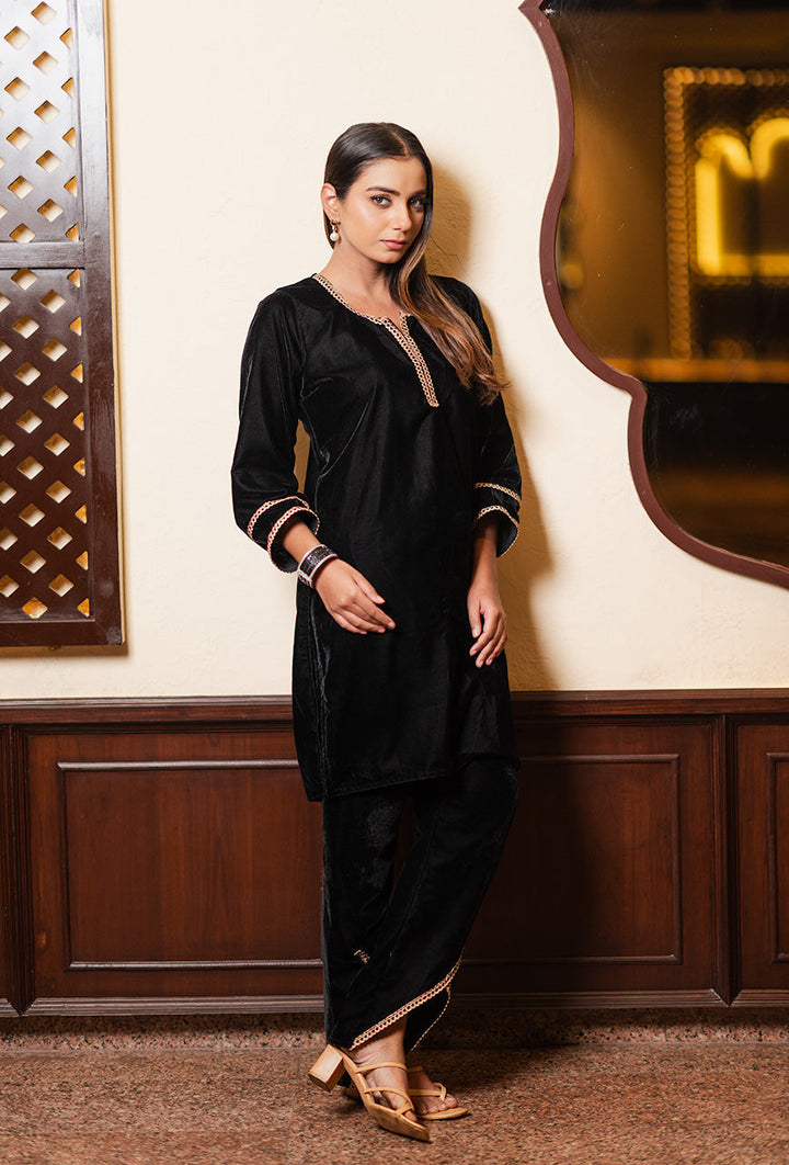 ZERESOUQ-Black-Velvet-Dhoti-Pant-Set-With-Golden-Borders