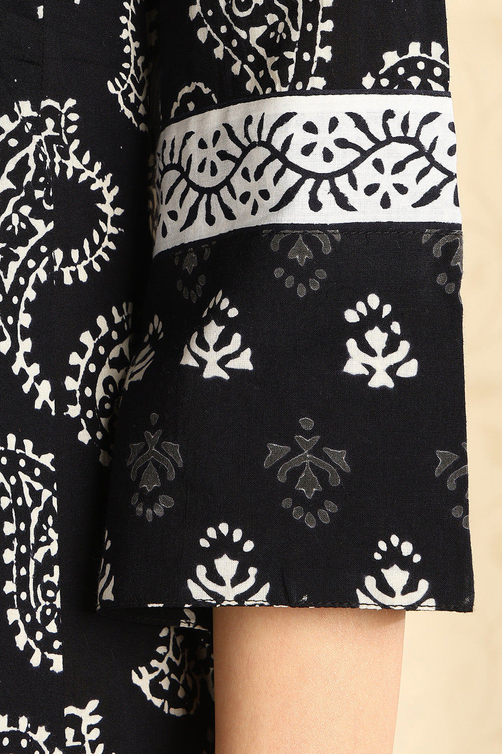 Black-&-White-Cotton-Printed-'A'-Line-Bagru-Kurta