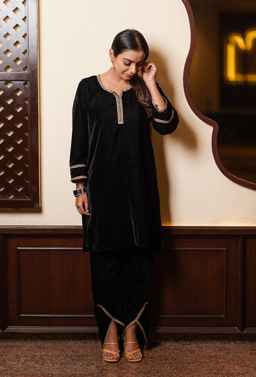 ZERESOUQ-Black-Velvet-Dhoti-Pant-Set-With-Golden-Borders