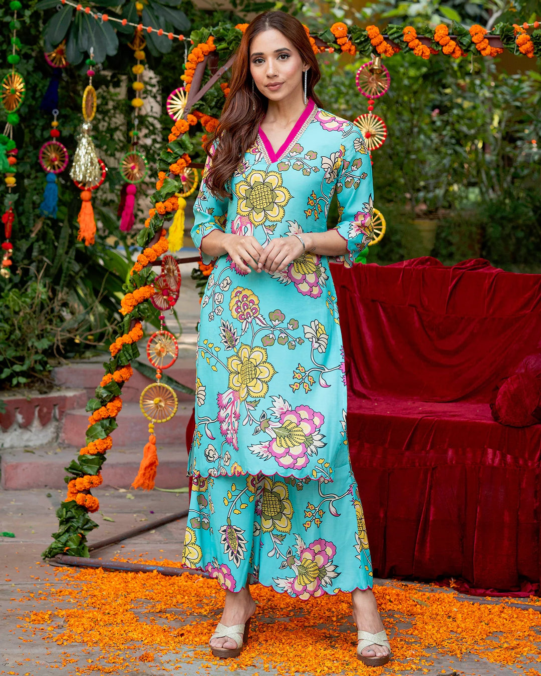 Blue-Muslin-Floral-Printed-Stroked-2-Piece-Kurta-Set