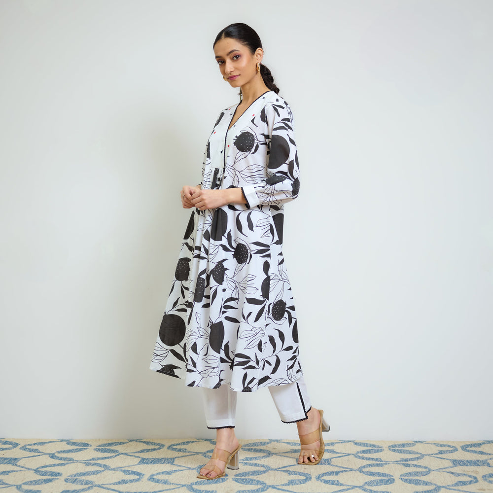 Black-&-White-Cotton-Hand-Embroidered-2-Piece-Kurta-Set