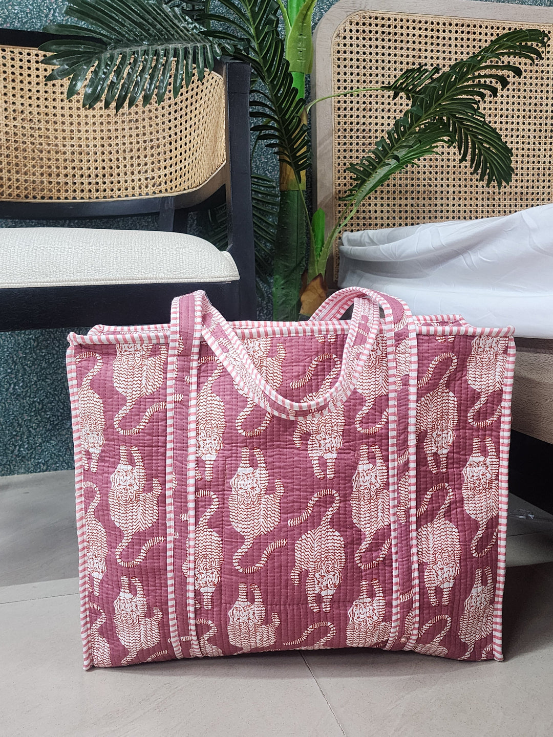 Pink-Jute-Handblock-Printed-Tote-Bag-With-Concealed-Zip