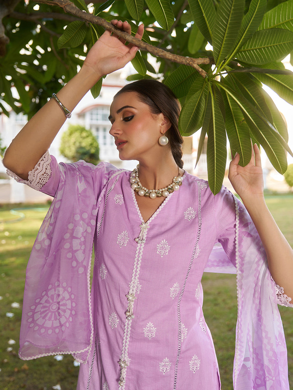 Lavender-Cotton-Floral-Embroidered-3-Piece-Kurta-Set