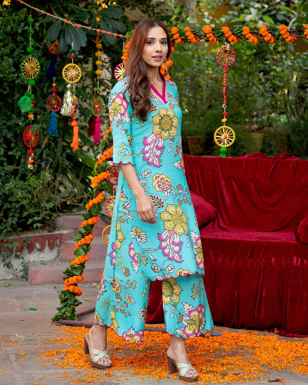 Blue-Muslin-Floral-Printed-Stroked-2-Piece-Kurta-Set
