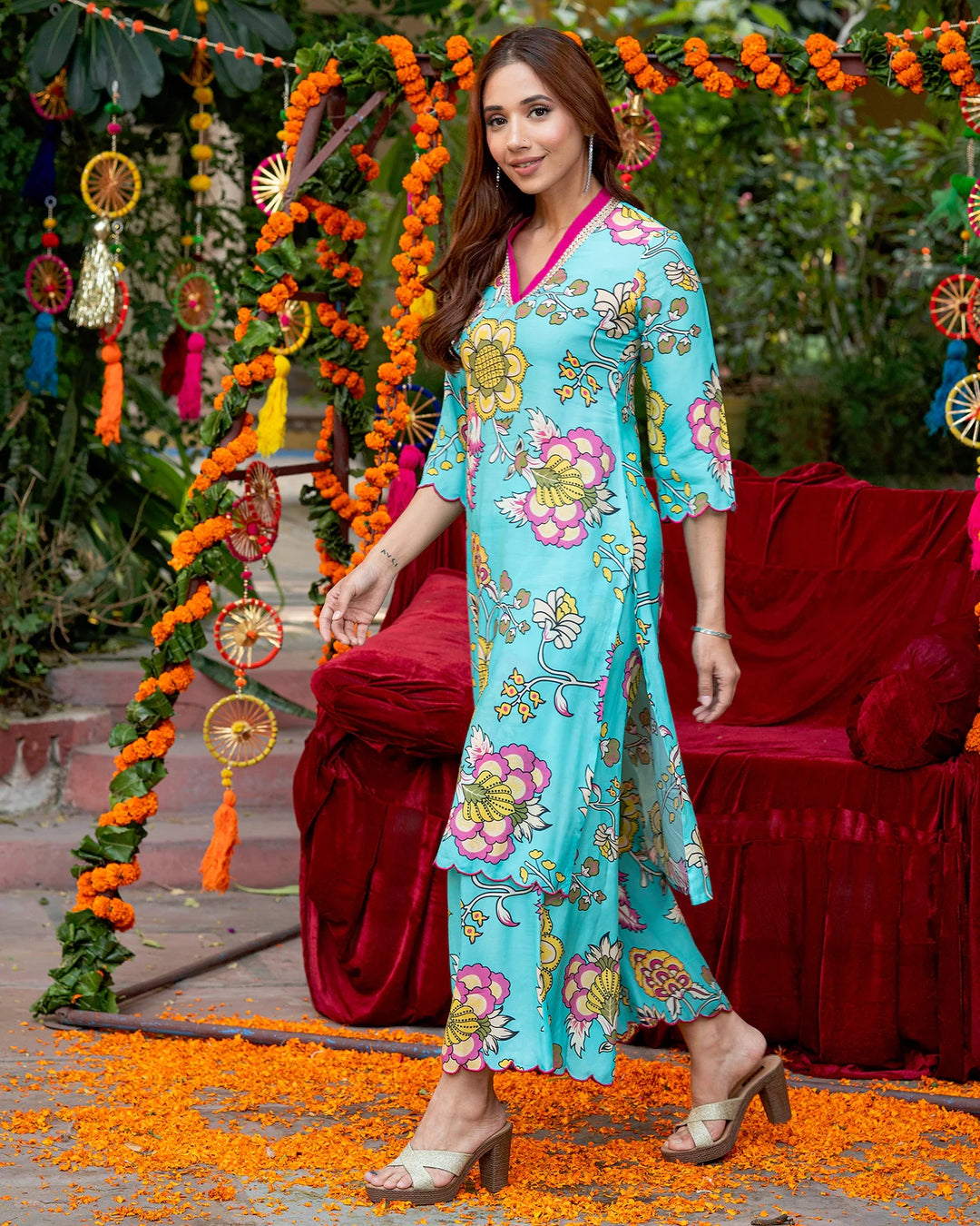 Blue-Muslin-Floral-Printed-Stroked-2-Piece-Kurta-Set