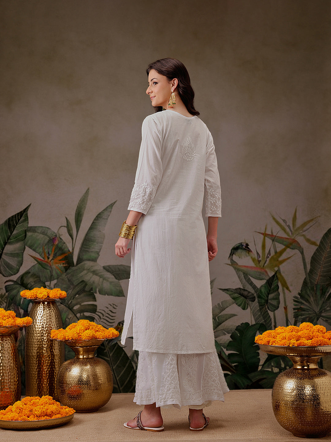 White Cotton Artisan Embroidered Chikankari Kurti