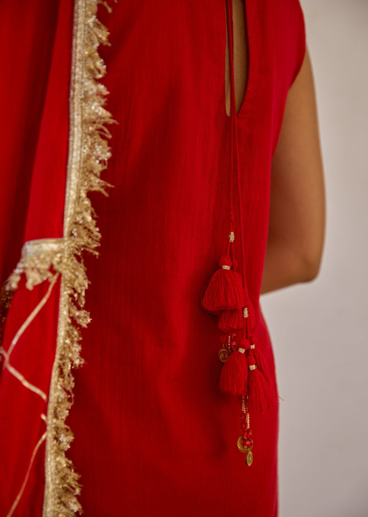 Kumkum-Red-Mulmul-Halter-Key-Hole-Straight-Kurta-Set