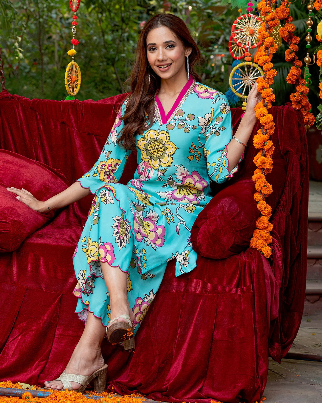 Blue-Muslin-Floral-Printed-Stroked-2-Piece-Kurta-Set