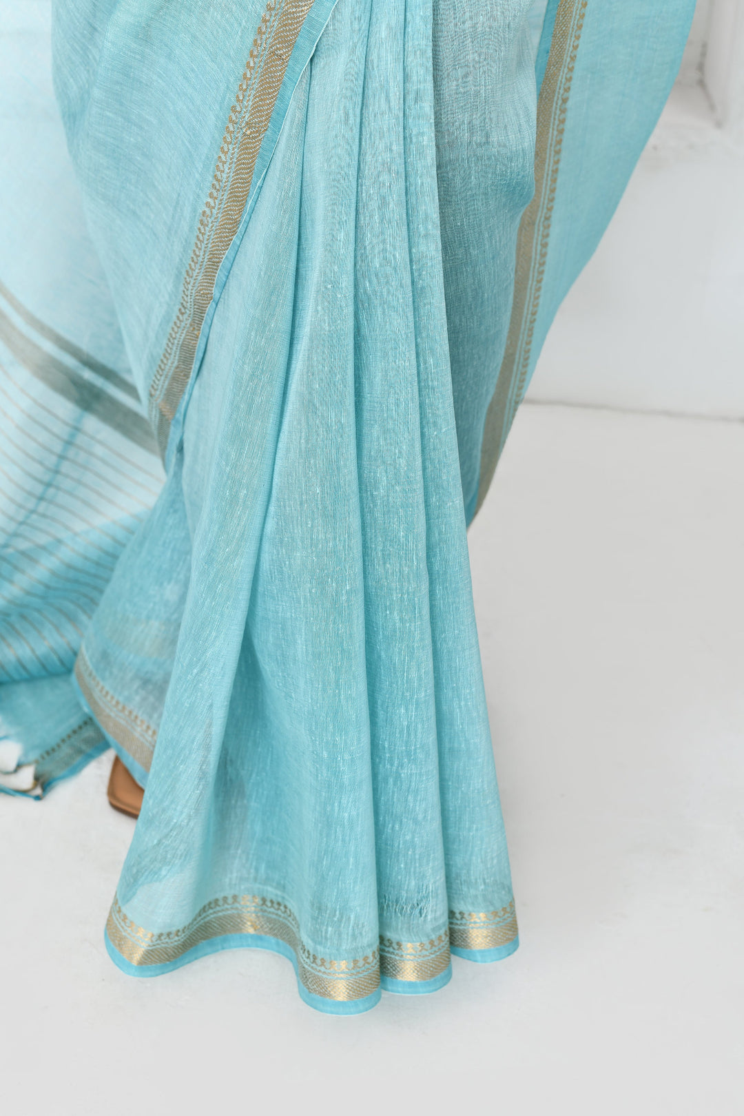 Aqua-Blue-Tussar-Linen-Handloom-Saree-With-Embroidered-Blouse