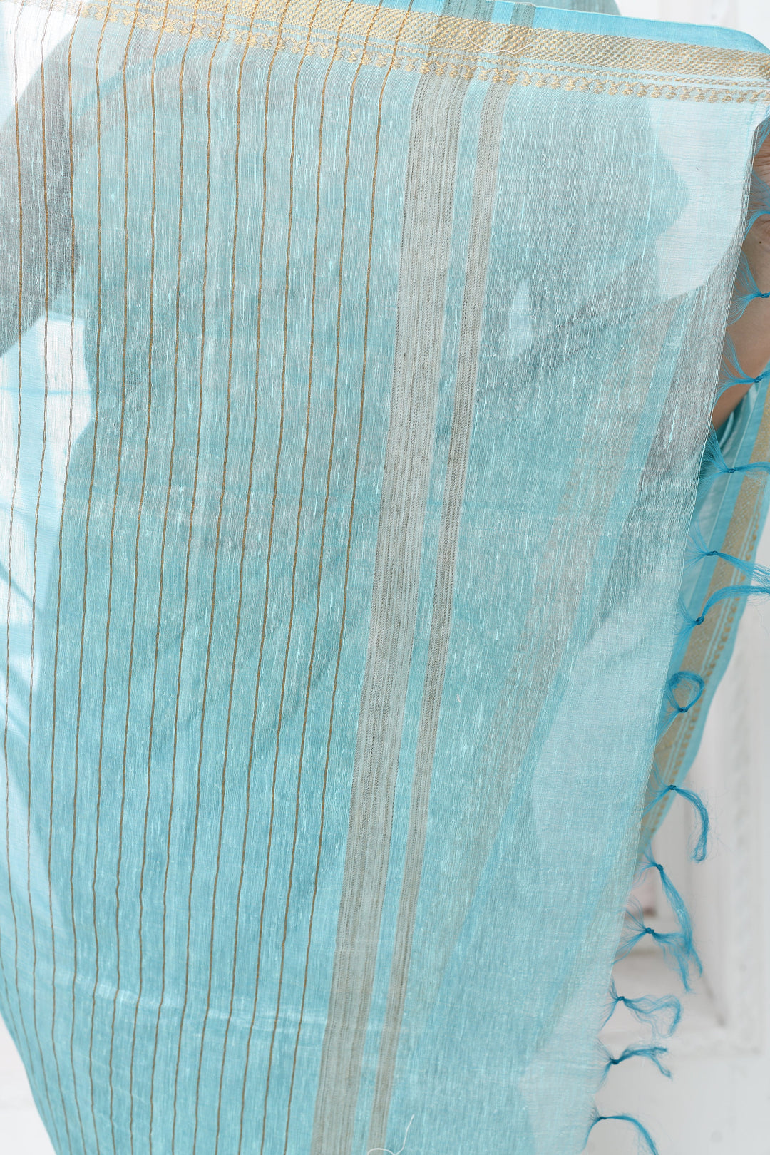 Aqua-Blue-Tussar-Linen-Handloom-Saree-With-Embroidered-Blouse