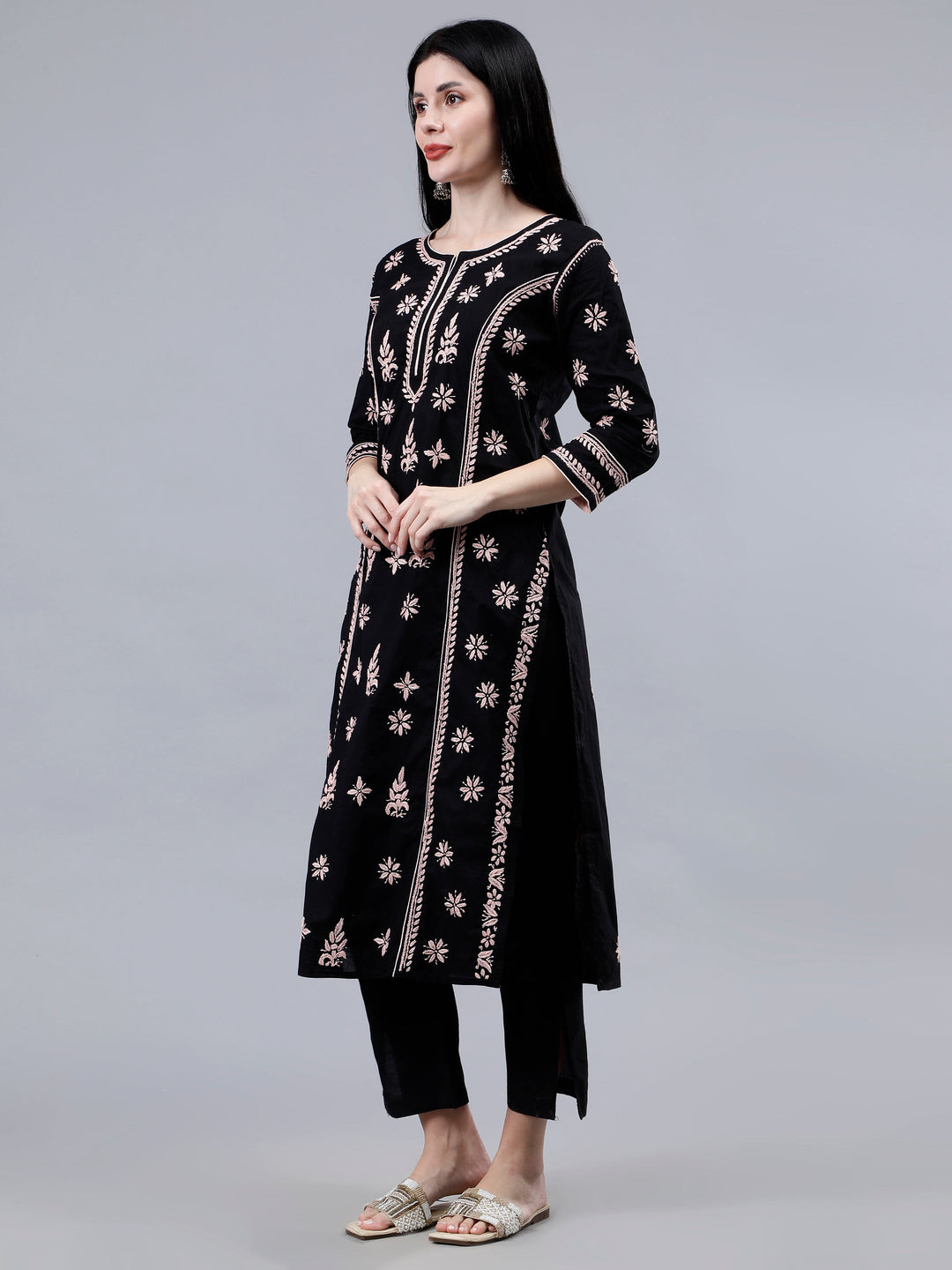 Black-Cotton-Embroidered-Lucknowi-Chikankari-Kurta