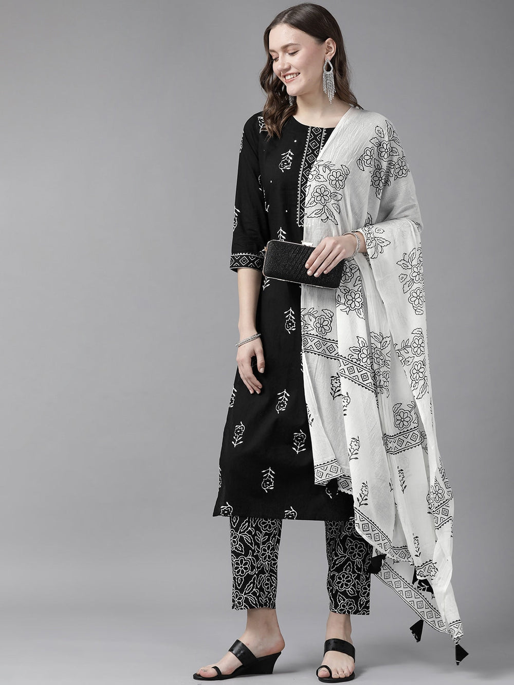 Black-Cotton-Ethnic-Motif-Printed-3-Piece-Kurta-Set