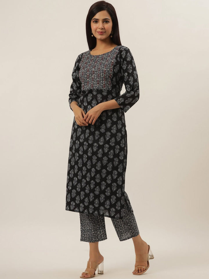 Black-Cotton-Yoke-Design-2-Piece-Kurta-Set