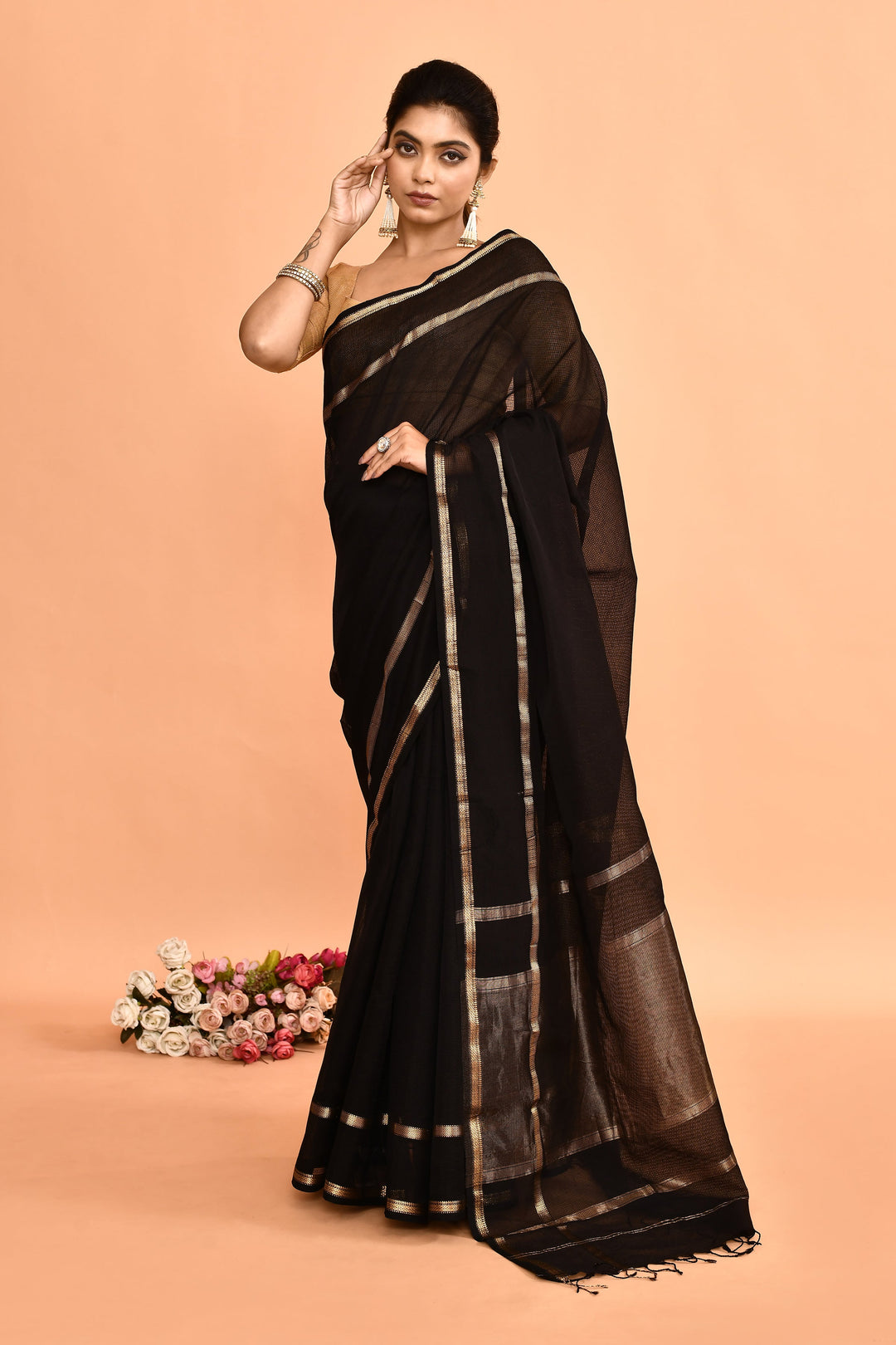 Black-Maheshwari-Double-Border-Check-Saree