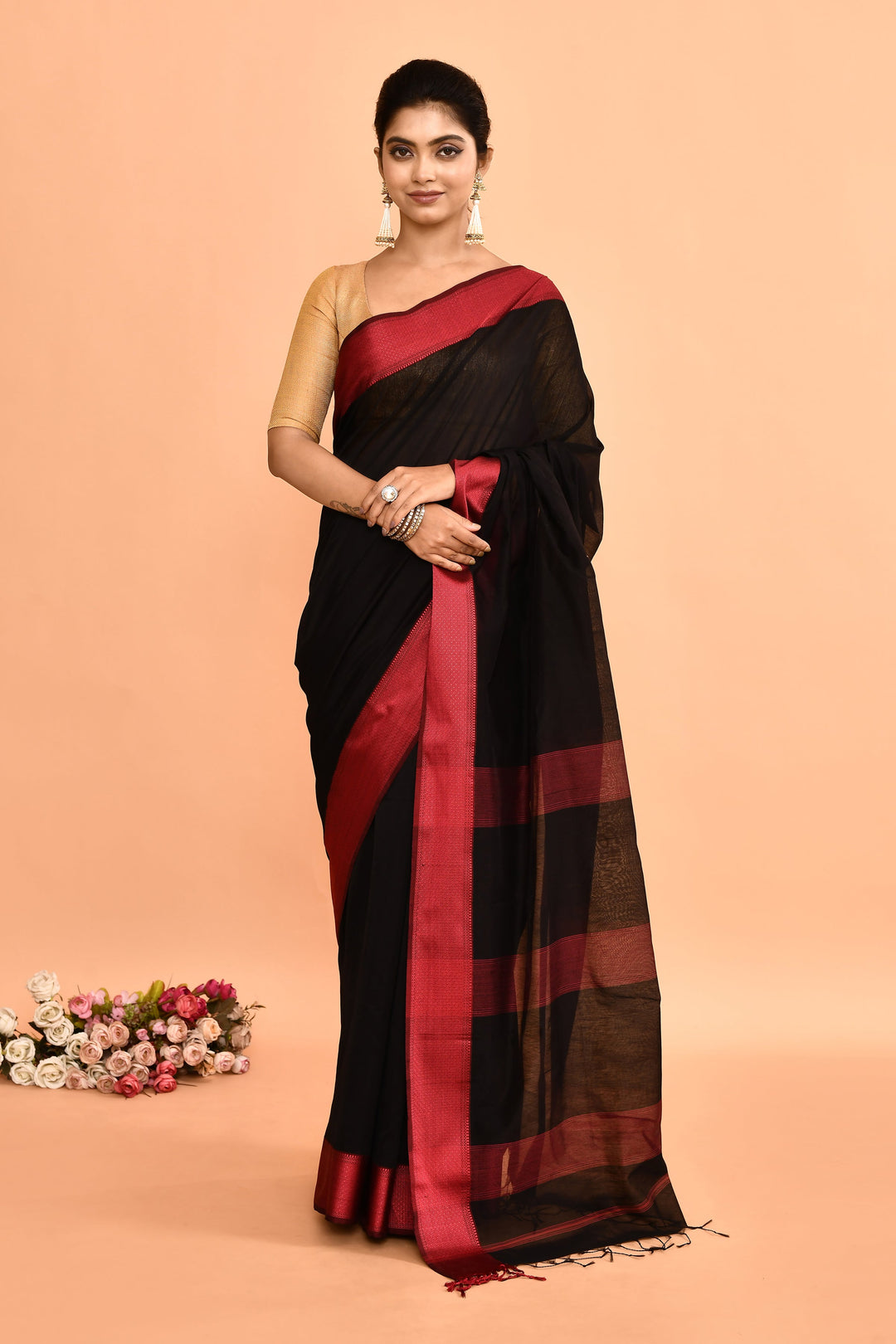 ZERESOUQ-Black-Maheshwari-Saree-With-Contrast-Resham-Border