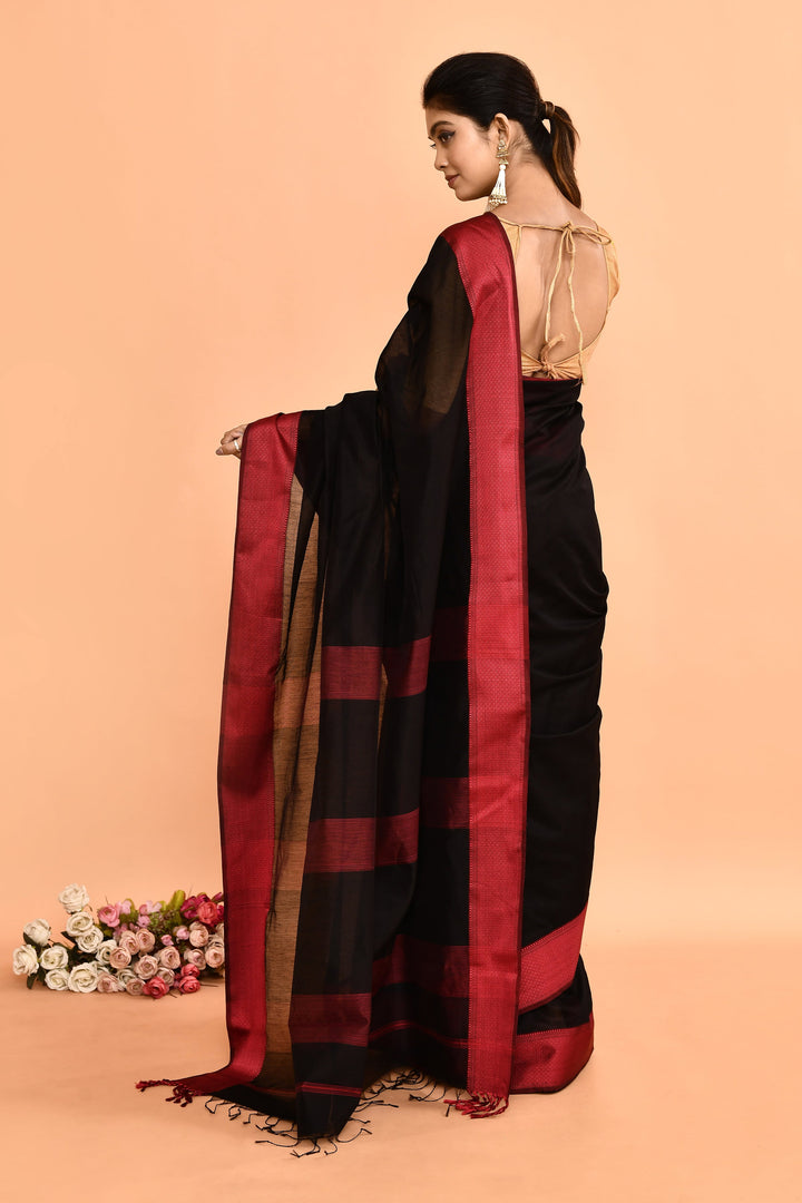 Black-Maheshwari-Saree-With-Contrast-Resham-Border