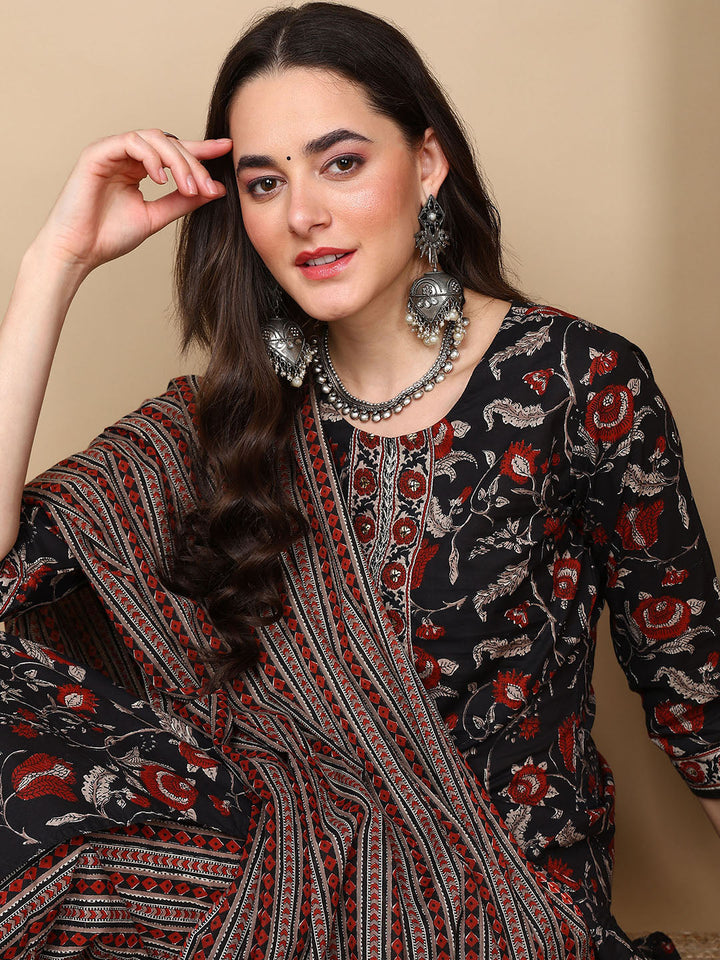 Black-Rayon-Blend-Floral-Printed-3-Piece-Kurta-Set