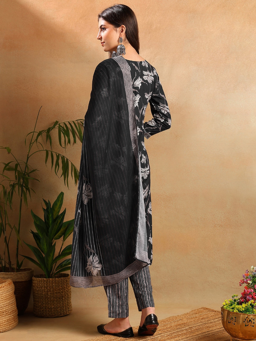 Black-Rayon-Blend-Floral-Printed-Straight-3-Piece-Kurta-Set