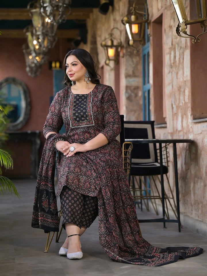 Black-&-Red-Cotton-Print-Straight-Plus-Size-3-Piece-Kurta-Set