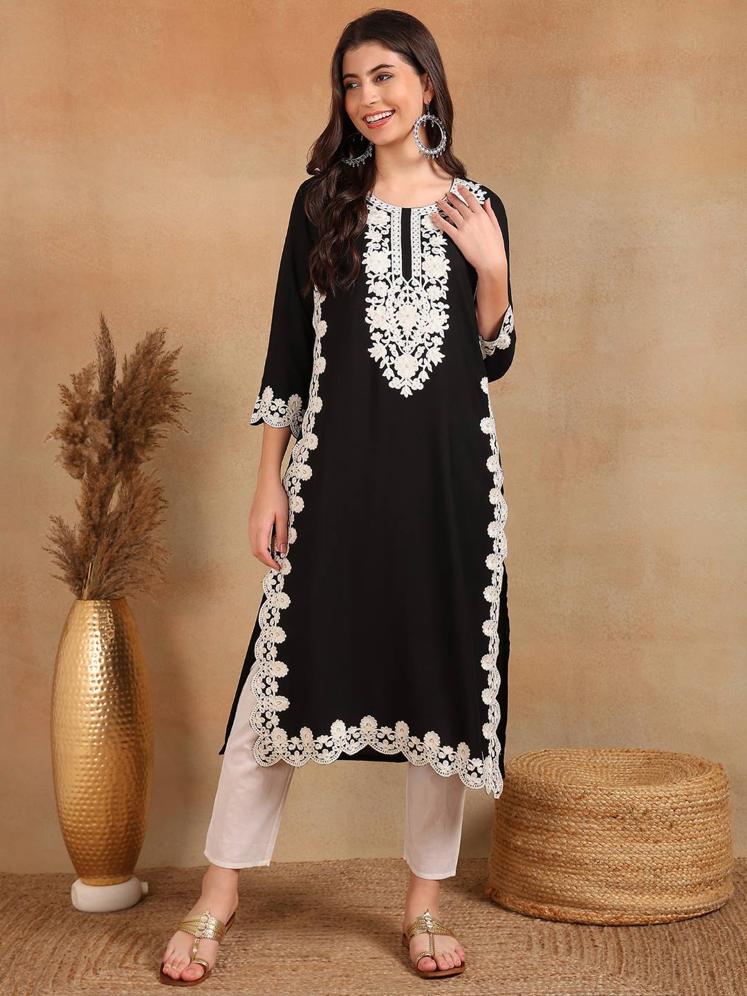 ZERESOUQ-Black-Viscose-Rayon-Solid-Embroidered-Chikankari-Kurta