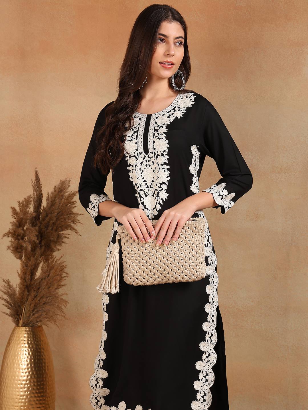 ZERESOUQ-Black-Viscose-Rayon-Solid-Embroidered-Chikankari-Kurta