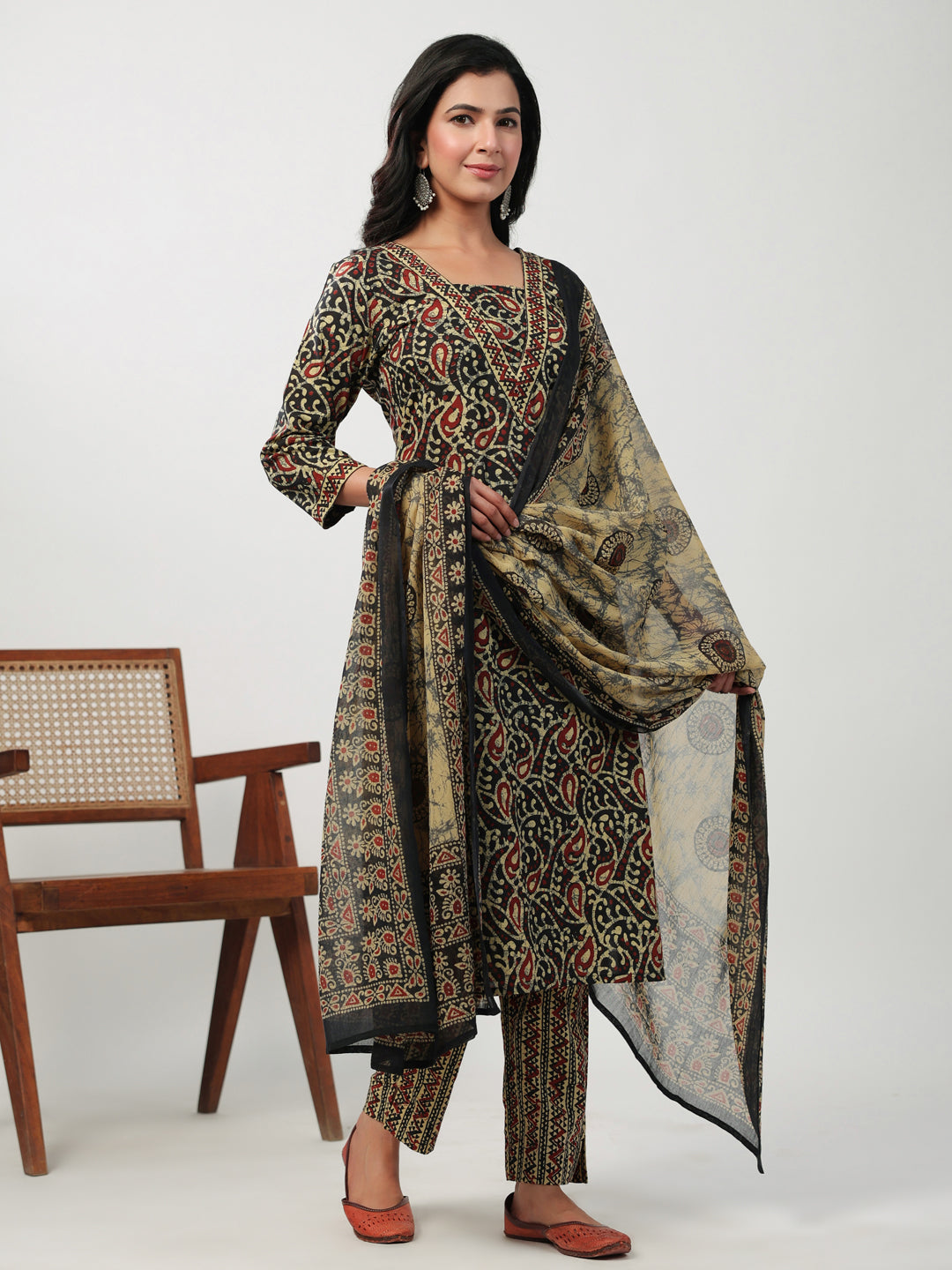 Black-&-Beige-Cambric-Straight-Printed-3-Piece-Kurta-Set