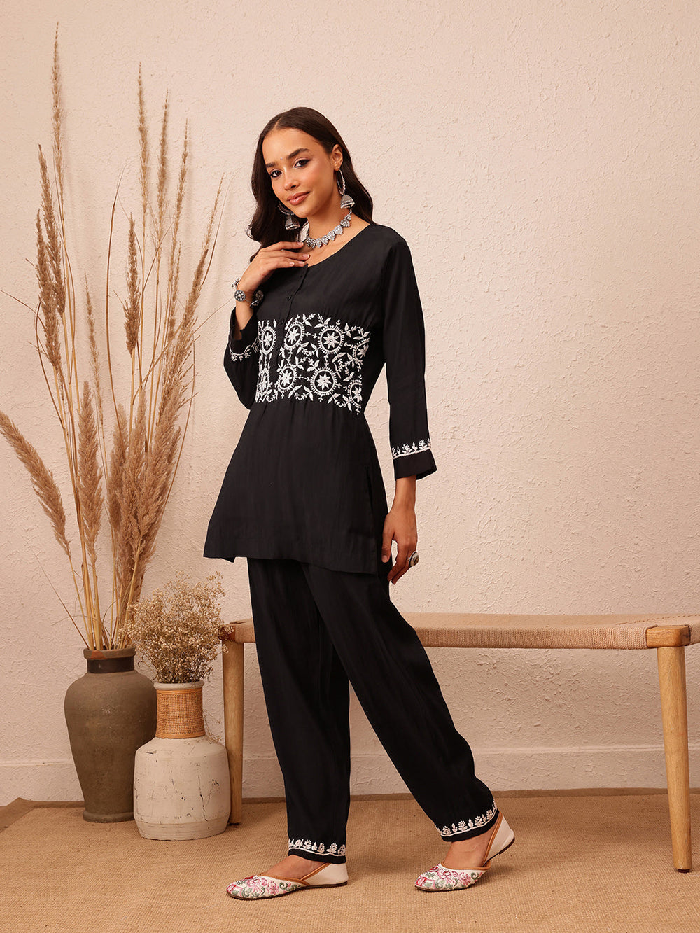 Black-&-White-Cotton-Embroidered-Chikankari-2-Piece-Kurta-Set